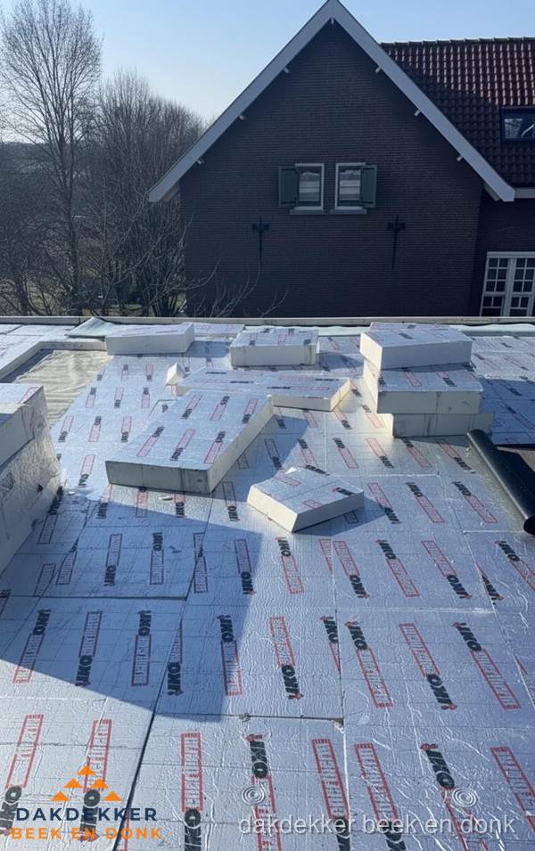 IKO PIR isolatieplaten op plat dak in Beek en Donk