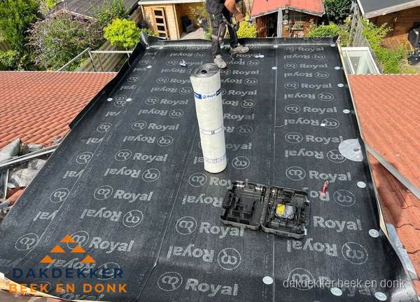 Dakrenovatie met Royal onderdak op plat dak in Beek en Donk Dakrenovatie met Royal onderdak op plat dak in Beek en Donk