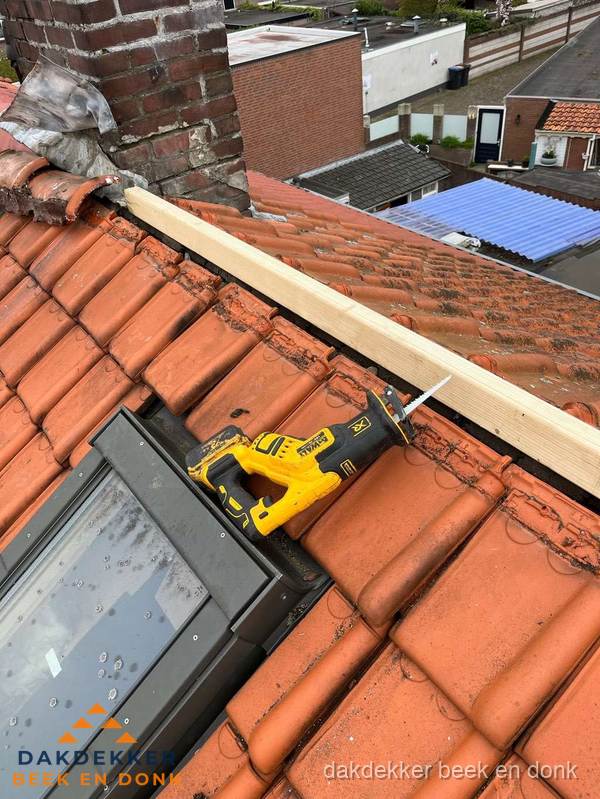 Kosten dak vervangen: werkzaamheden aan pannendak in Beek en Donk Kosten dak vervangen: werkzaamheden aan pannendak in Beek en Donk
