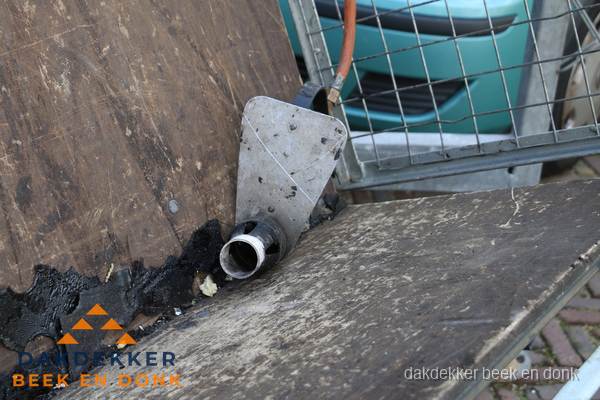 Dakdekkers gasbrander voor bitumen werkzaamheden in Beek en Donk Dakdekkers gasbrander voor bitumen werkzaamheden in Beek en Donk