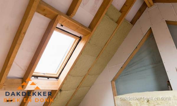 Isolatie schuin dak met steenwol en dakraam in Beek en Donk Isolatie schuin dak met steenwol en dakraam in Beek en Donk
